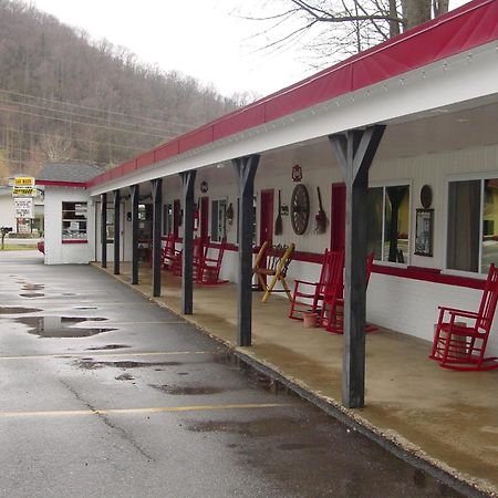 A Holiday Motel - Maggie Valley Exterior photo