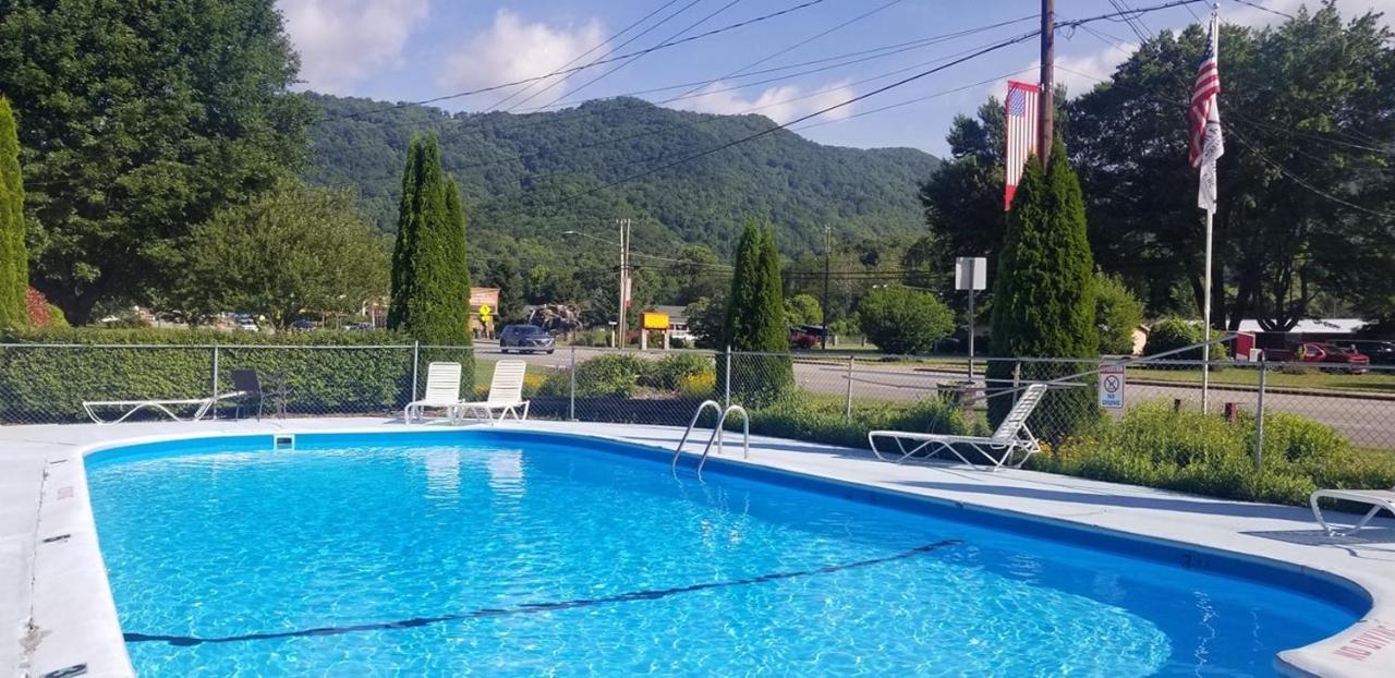 A Holiday Motel - Maggie Valley Exterior photo