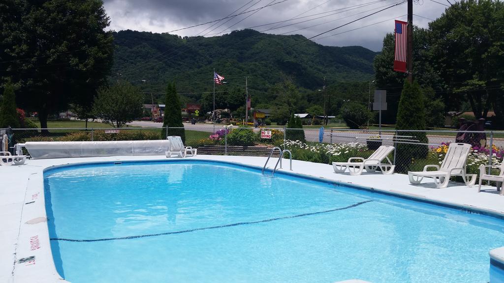 A Holiday Motel - Maggie Valley Exterior photo