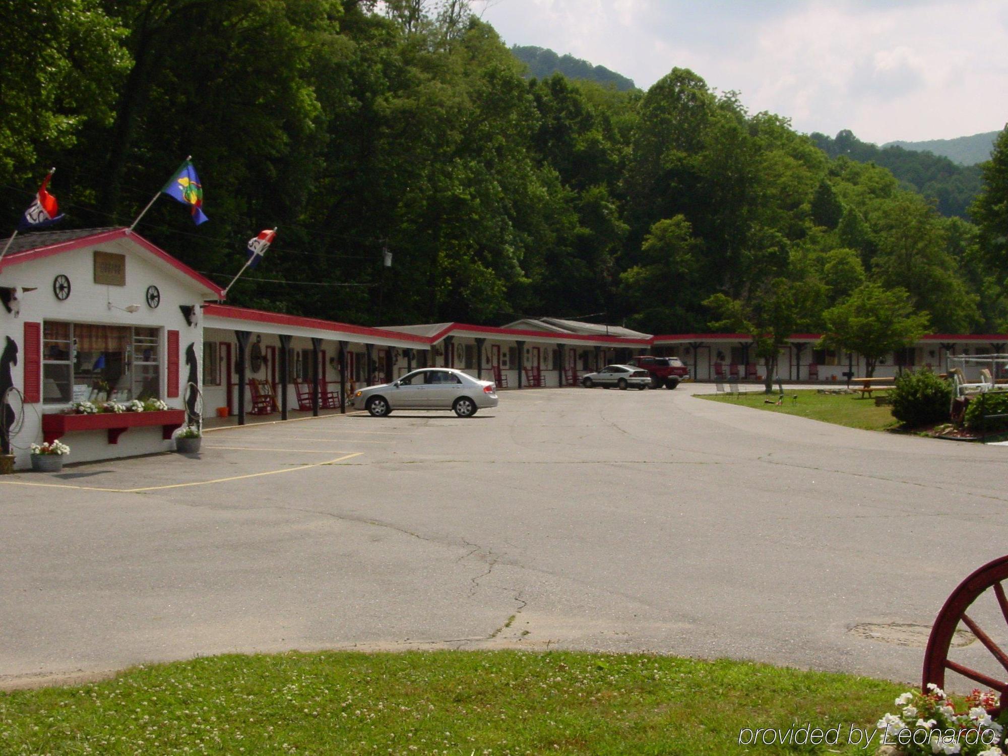 A Holiday Motel - Maggie Valley Exterior photo