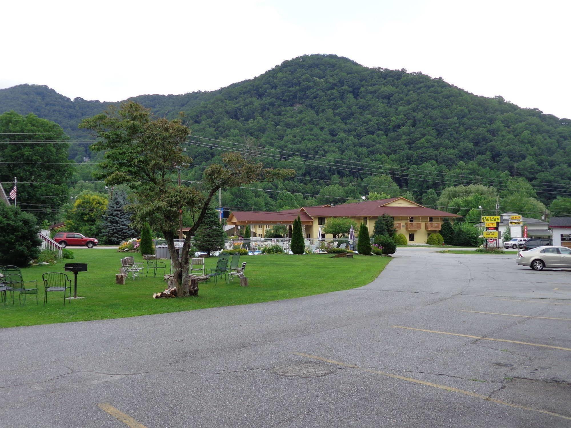 A Holiday Motel - Maggie Valley Exterior photo