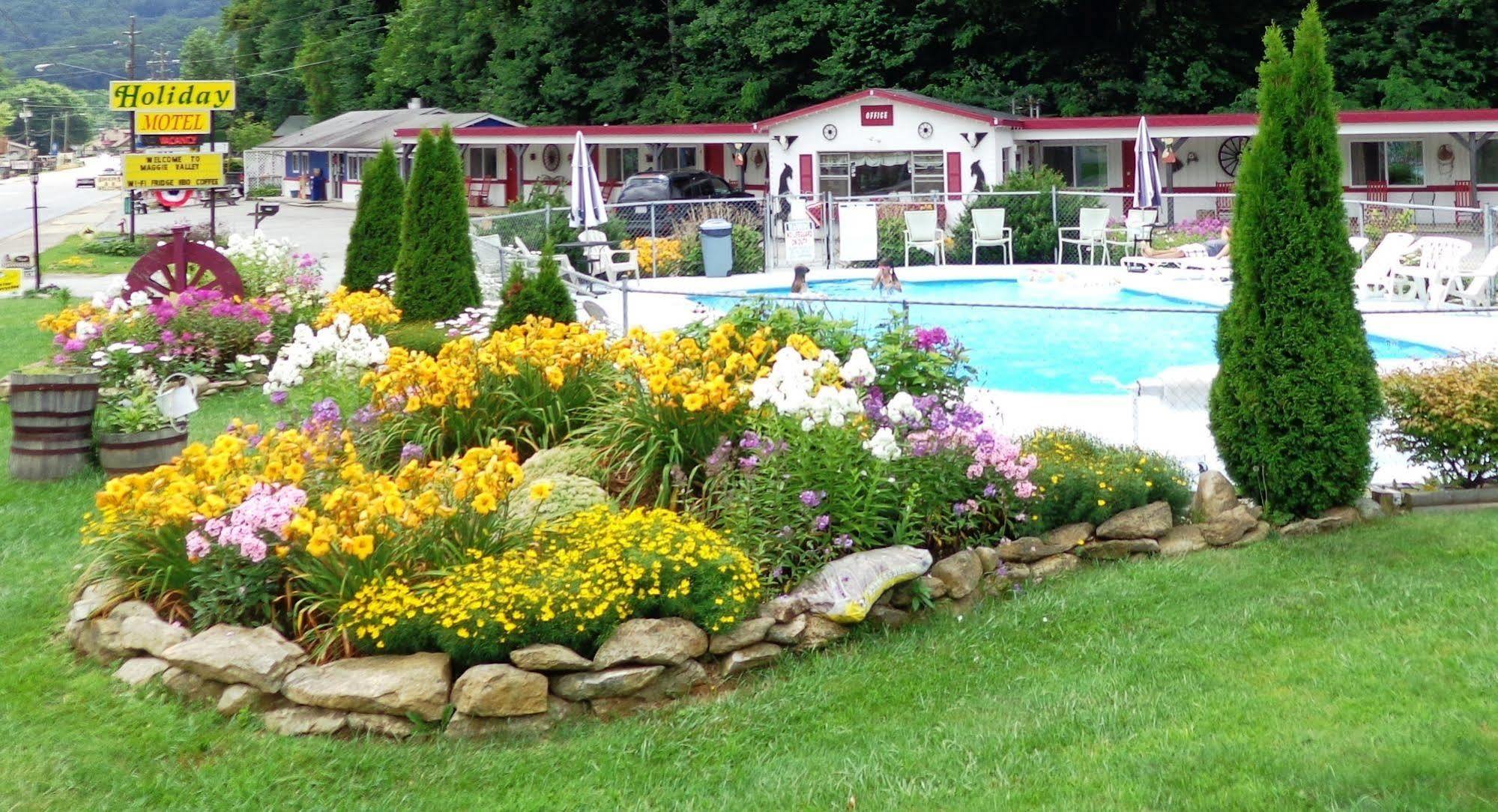 A Holiday Motel - Maggie Valley Exterior photo