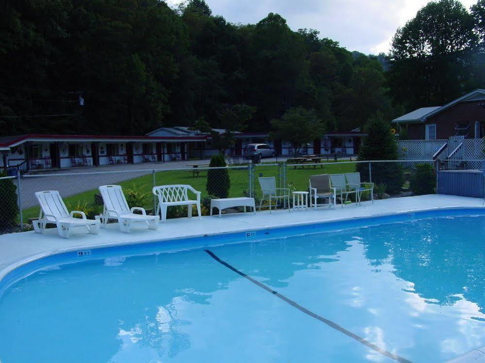 A Holiday Motel - Maggie Valley Exterior photo