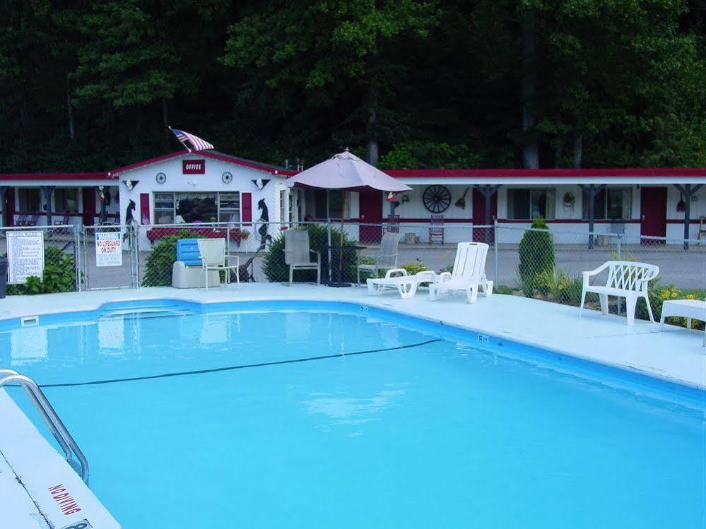 A Holiday Motel - Maggie Valley Exterior photo